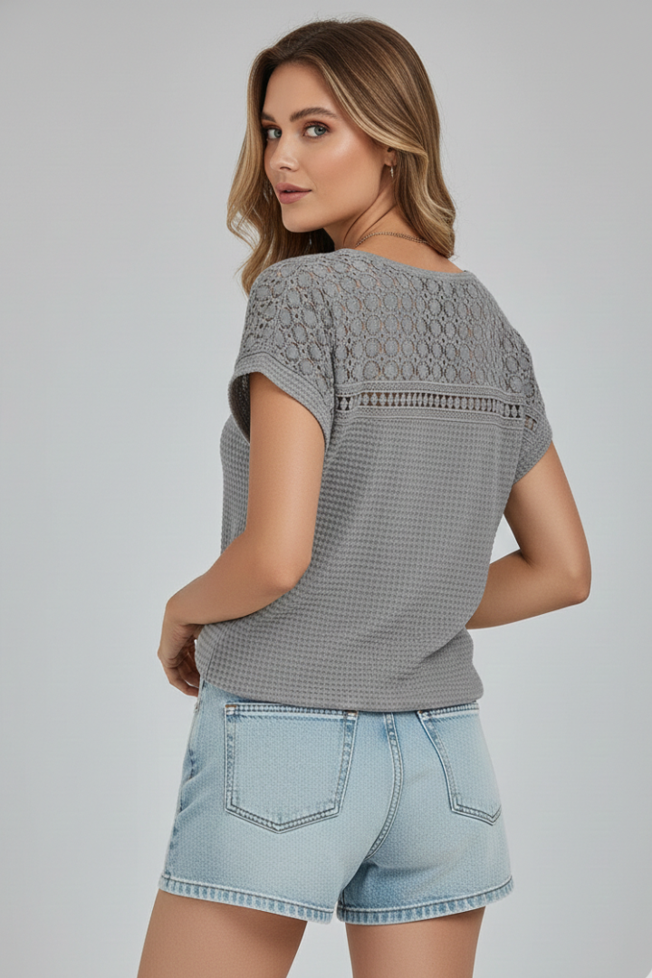 Olwen - Camiseta con Calados